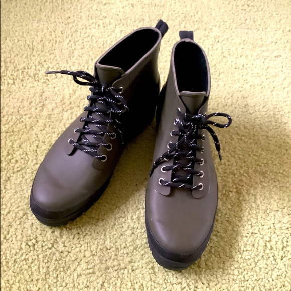 SALE❣️❣️❣️Super cute rubber booties with laces 🌦☔️ - Picture 1 of 7